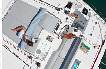 Sailing catamaran Evi - The flybridge