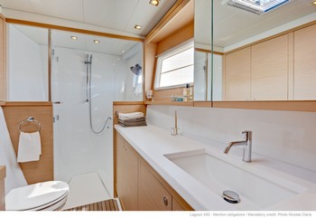 Sailing catamaran Evi - The bathrooms