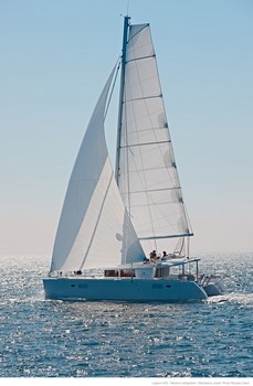 Sailing catamaran Evi - Under sail