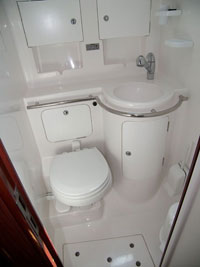 Sailing yacht Mythos II - bathroom